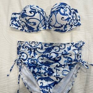 Boohoo Blue and White Floral Bikini